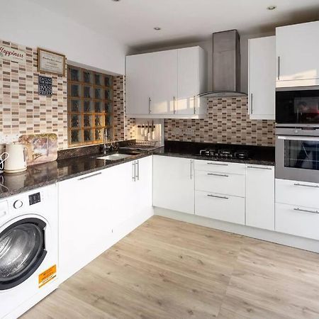 Hogwarts Hideaway Themed Property Watford  Buitenkant foto