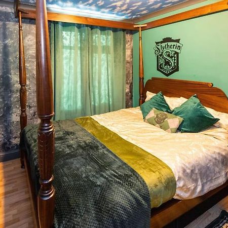 Hogwarts Hideaway Themed Property Watford  Buitenkant foto