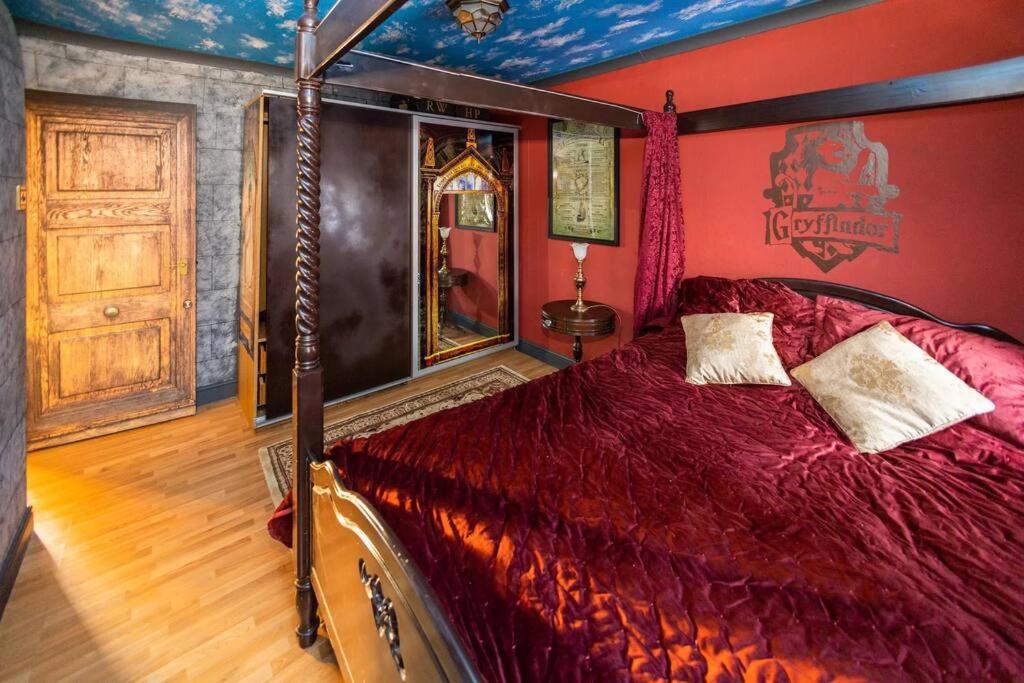 Hogwarts Hideaway Themed Property Watford  Buitenkant foto