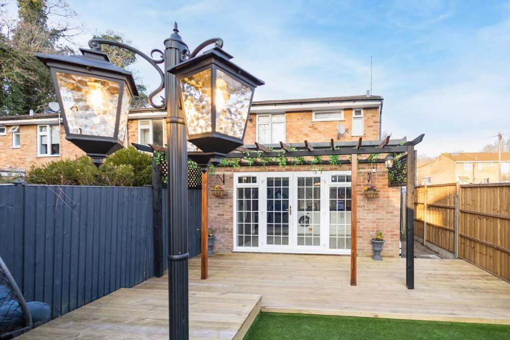 Hogwarts Hideaway Themed Property Watford  Buitenkant foto