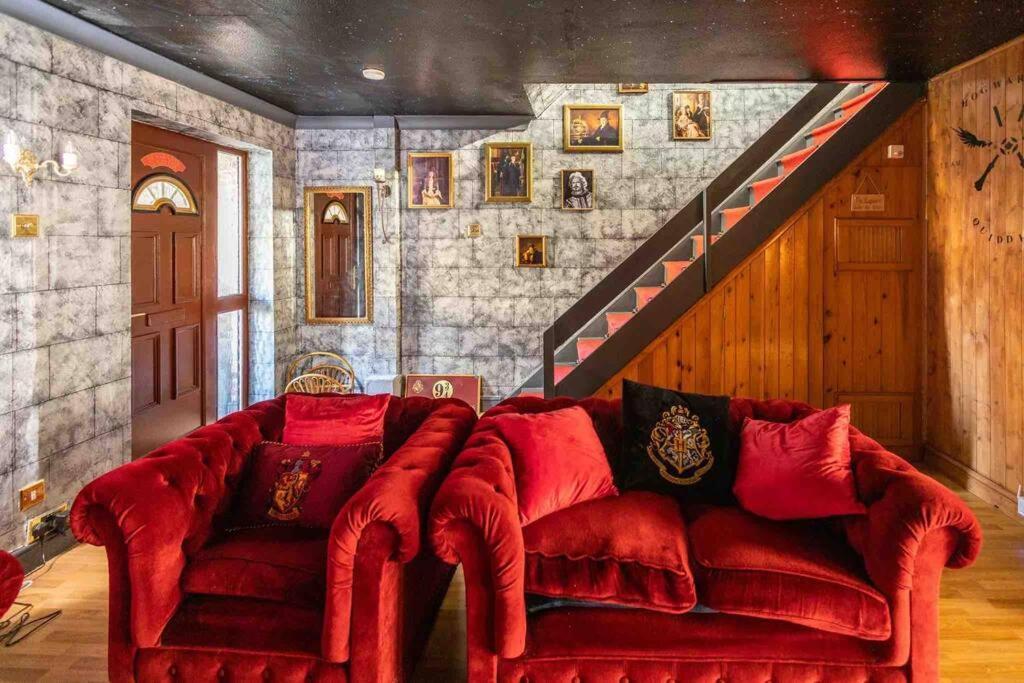 Hogwarts Hideaway Themed Property Watford  Buitenkant foto