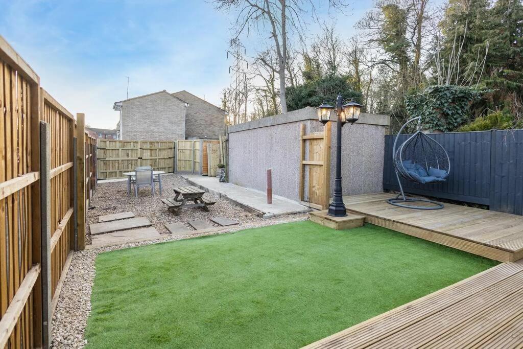 Hogwarts Hideaway Themed Property Watford  Buitenkant foto