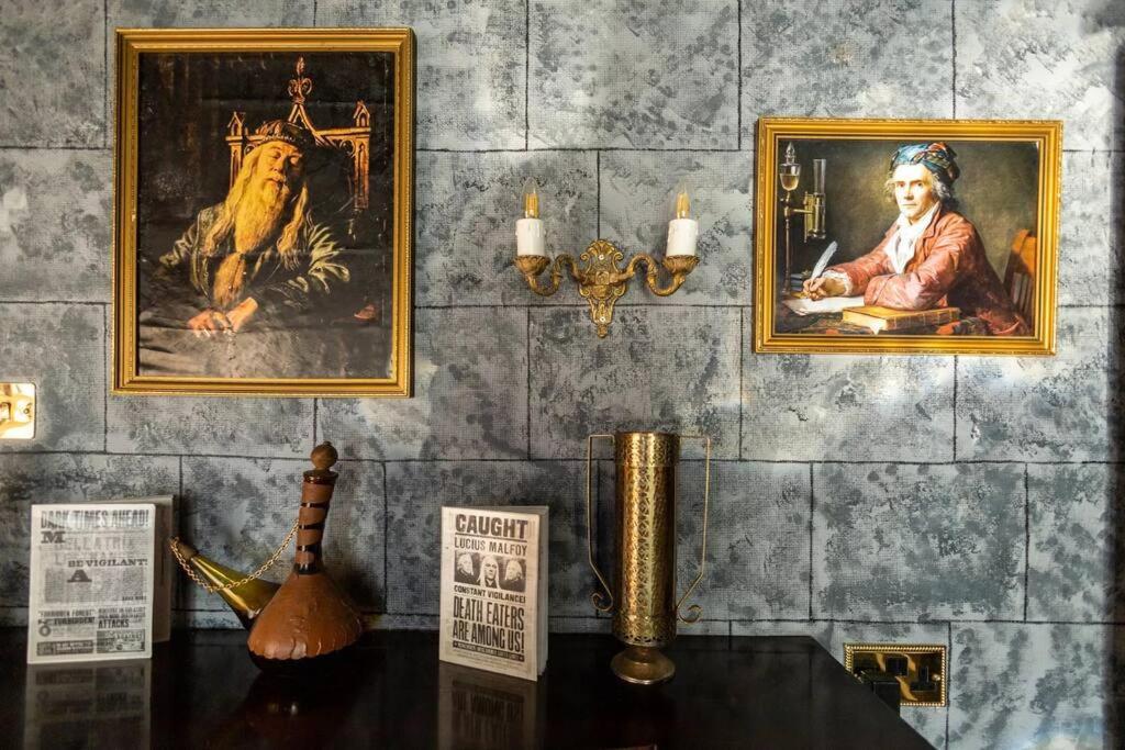 Hogwarts Hideaway Themed Property Watford  Buitenkant foto