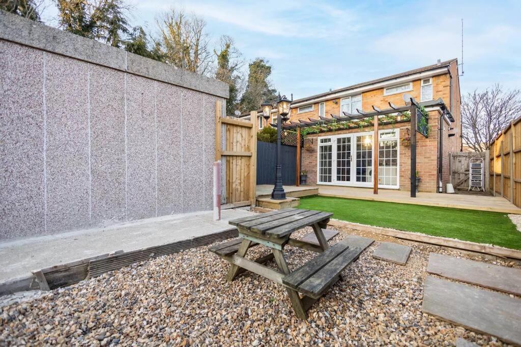 Hogwarts Hideaway Themed Property Watford  Buitenkant foto