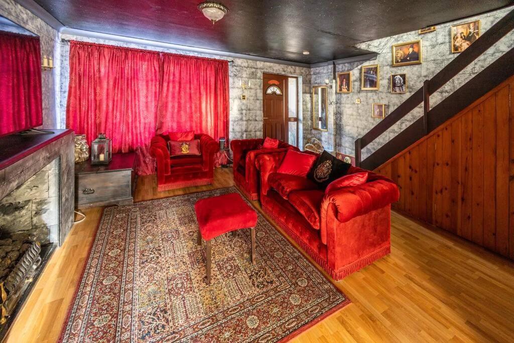 Hogwarts Hideaway Themed Property Watford  Buitenkant foto