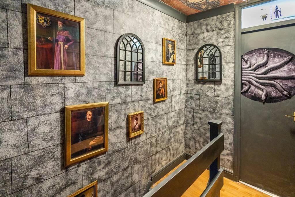 Hogwarts Hideaway Themed Property Watford  Buitenkant foto