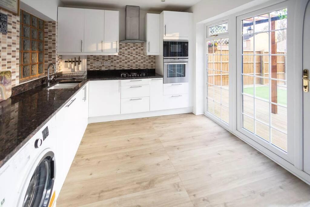 Hogwarts Hideaway Themed Property Watford  Buitenkant foto