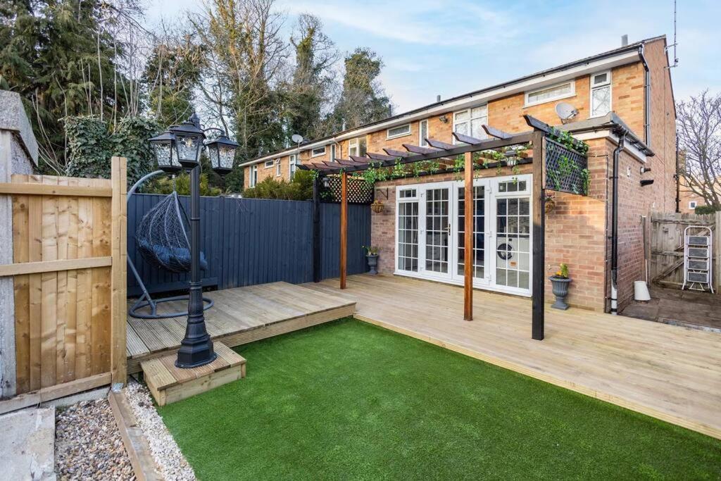 Hogwarts Hideaway Themed Property Watford  Buitenkant foto